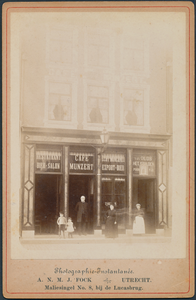 711800 Fotokaart (vervaagd) van Café Munzert, Restaurant Bier-Salon, Van Ouds “Het Vergulden Poortje”, [Wijk H. 434] te ...